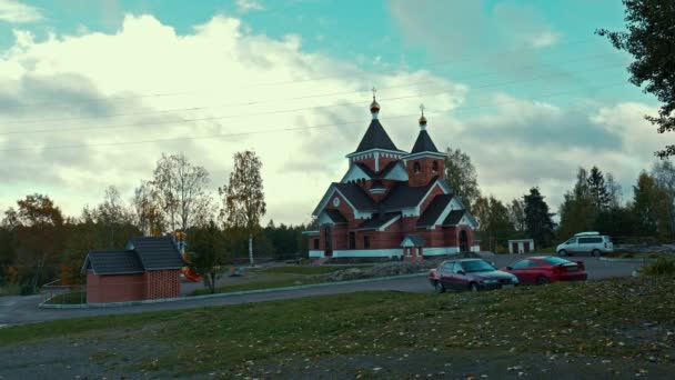 Iglesia ortodoxa en Suojarvi, Karelia, norte de Rusia — Vídeos de Stock