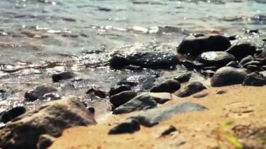 Su sıçramalarına Gölü sahilinde Stones