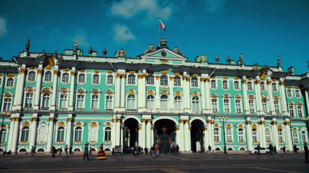 Budynek muzeum Ermitaż (Pałac zimowy) w Sankt Petersburgu — Wideo stockowe