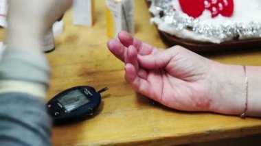 Doktor gerçekleştirme kan testi