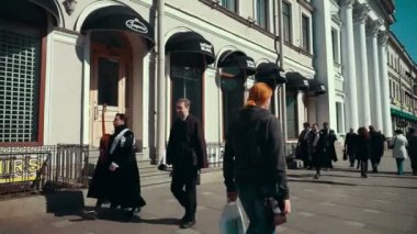 Nevsky Prospect, St.Petersburg Walkin vintage giyinmiş müzisyenler