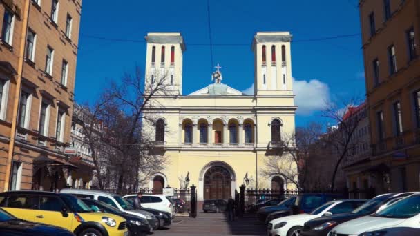 Peter και Paul Εκκλησία Αποστόλων στη λεωφόρο Nevsky Prospect στην Αγία Πετρούπολη, Ρωσία — Αρχείο Βίντεο
