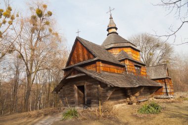 Eski bir kilise yakın plan. Ulusal Açık Hava Halk Mimarisi Müzesi Pirogovo. Ukrayna, Kiev, Mart 08, 2019