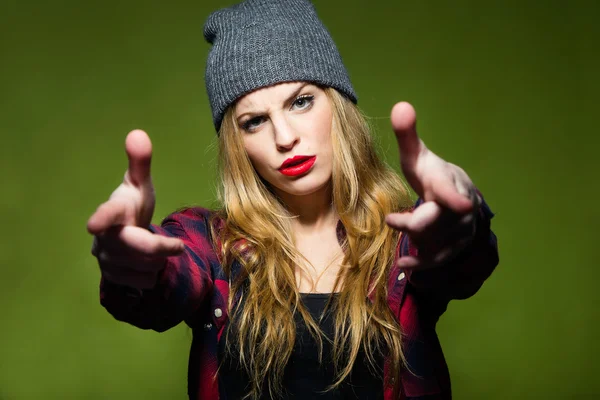 Beautiful young woman pretending to shoot gun with fingers. — Stock Photo, Image