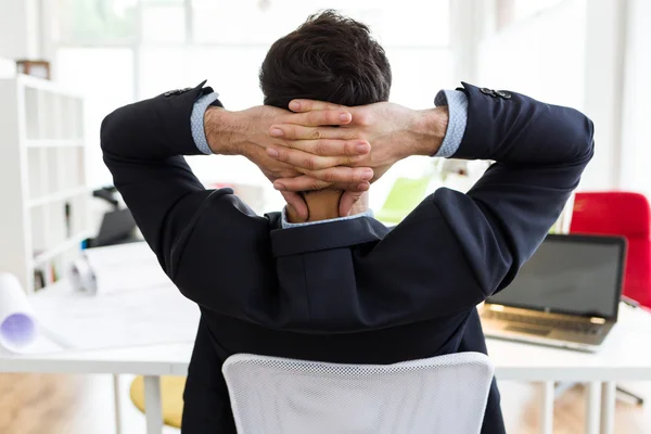 Handsome young businessman relaxing one moment in the office. — Stock Photo, Image