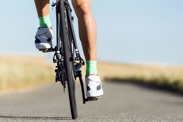 Close-up of the foot of a young man cycling. — Stock Photo, Image