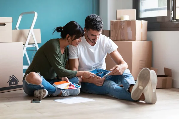 Shot Happy Couple Choosing Colors Color Palette Paint Apartment While — Stock Photo, Image