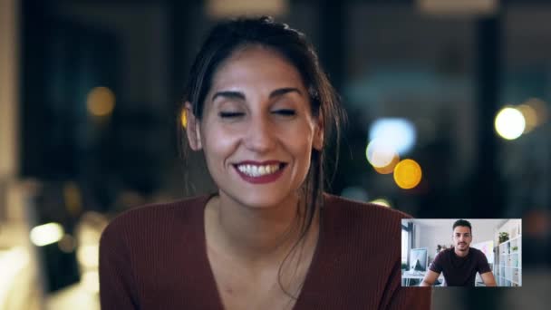 Video Una Hermosa Mujer Negocios Sonriente Que Tiene Una Videollamada — Vídeos de Stock