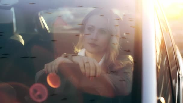 Video Bella Donna Matura Attesa Mentre Guida Sua Auto Città — Video Stock