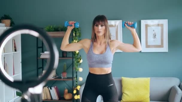 Video Sporty Mature Woman Blogger Shooting Fitness Workout Living Room — Stock videók