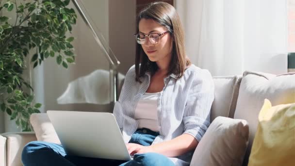 Video Pretty Young Woman Working Her Laptop While Sitting Couch — Stock Video