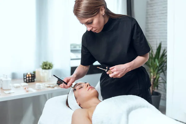 Shot Cosmetologist Applying Make Beautiful Woman Lying Stretcher Spa Center — Stock Photo, Image