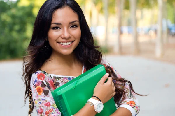 Menina estudante bonita na rua . — Fotografia de Stock