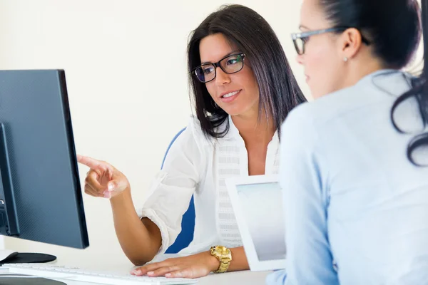 Two business woman working in office with computer. — Stock Photo, Image