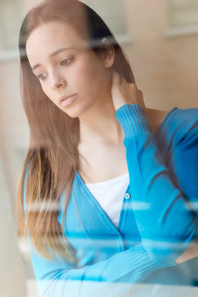 Depressed young woman sitting at home. — Stock Photo, Image