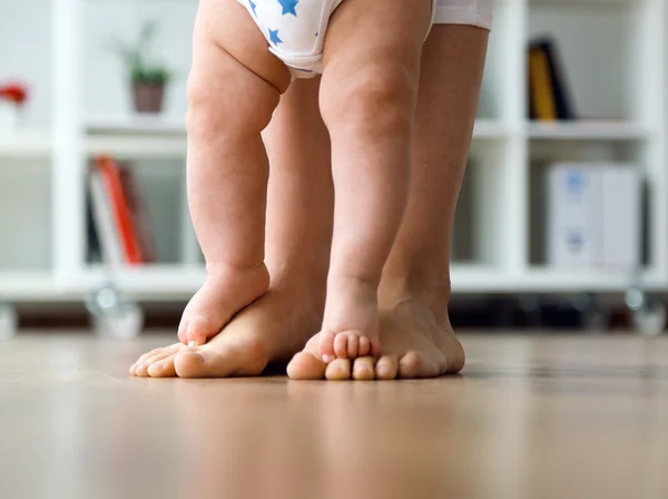 Mother and baby legs. First steps. — Stock Photo, Image