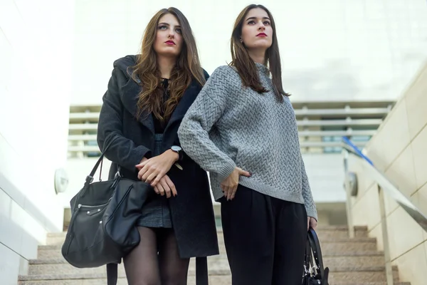 Portrait of beautiful young women posing in the street. — Stock Photo, Image