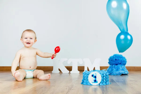 Μωρό αγόρι γιορτάζει τα πρώτα γενέθλιά της με γκουρμέ κέικ και ΒΑ — Φωτογραφία Αρχείου