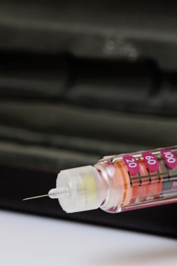 Diyabetik enjeksiyonlar için insülin iğnesi