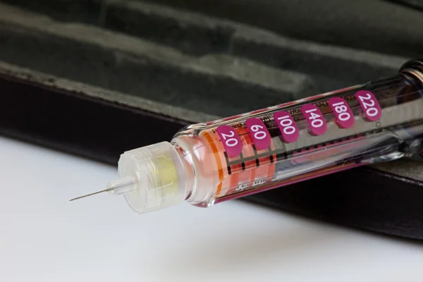 Jehla inzulínu pro diabetiky injekce — Stock fotografie