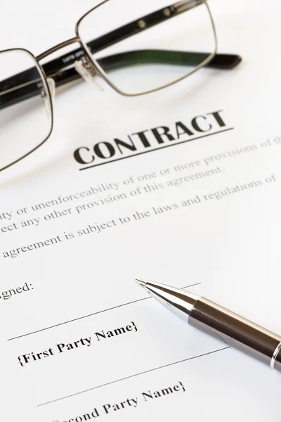 Contract en Pen met glazen — Stockfoto