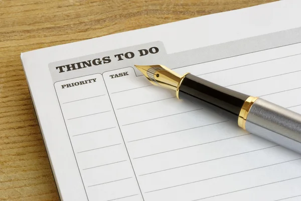 Things to Do Pad with Fountain Pen — Stock Photo, Image