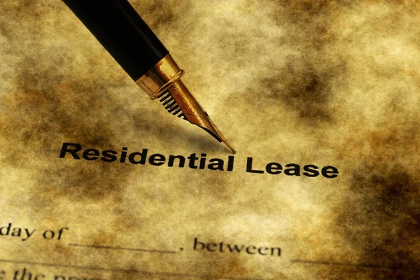 Fountain pen on residential lease — Stock Photo, Image