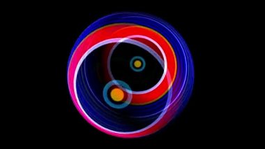 Siyah üzerinde dönen renkli küre