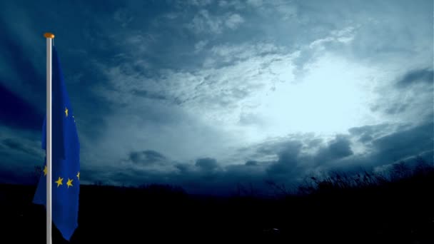 AB Bayrağı Bulutlara Karşı Uçuyor ve Düşüyor — Stok video