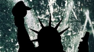 Grunge arka planına karşı özgürlük heykeli