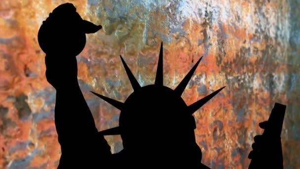 Statue of liberty against grunge background — Stock Video