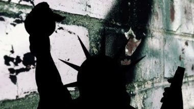 Grunge arka planına karşı özgürlük heykeli