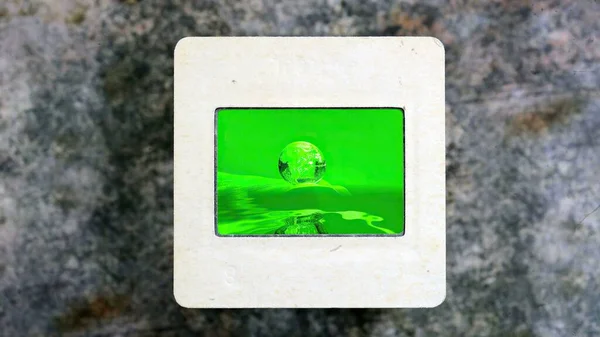 Gotita Reflejándose Superficie Del Agua Película Diapositivas Vintage — Foto de Stock