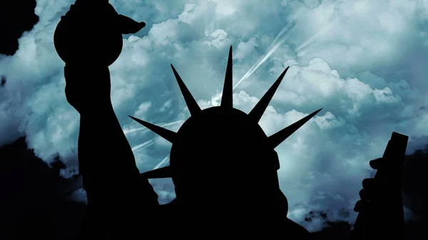 Статуя Свободи Нью Йорка Проти Хмар — стокове фото