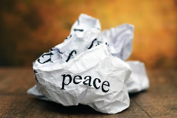 Broken peace concept — Stock Photo, Image
