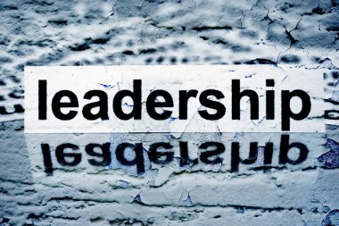 Grunge arka plan üzerinde liderlik metin