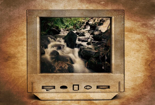 Rivière de forêt profonde à la télévision — Photo