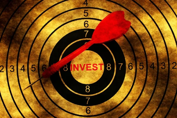 Invest target on grunge background — Stock Photo, Image