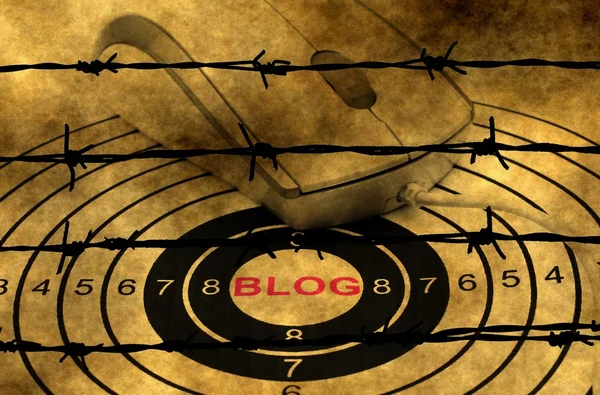 Blog target concept against barbwire — Stock Photo, Image