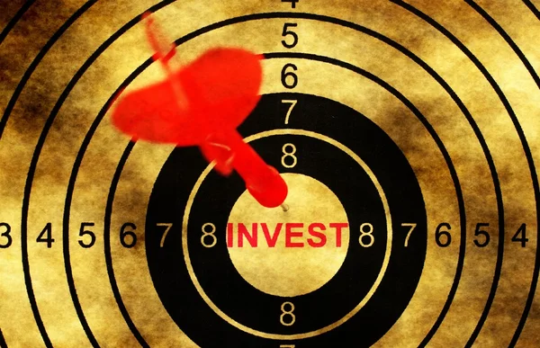 Invest target concept on grunge background — Stock Photo, Image