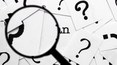 Soru İşaretleri ve Sözcükler Arasında Plan Aranıyor