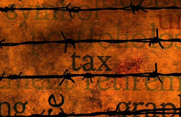Daňové text na pozadí grunge proti barbwire — Stock fotografie