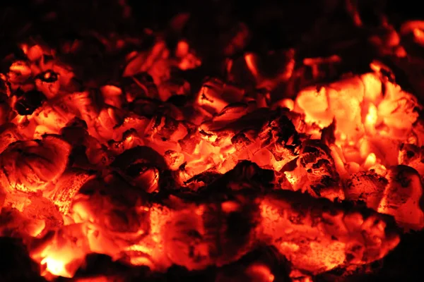 Hot coals in the fire — Stock Photo, Image