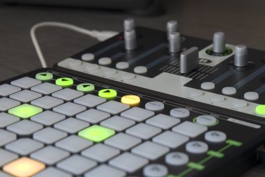 DJs karıştırma ve parça oynamak için Pad