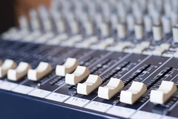 karıştırıcı yayın stüdyoları