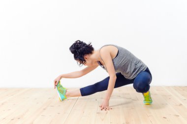 evde fitness nişanlı kız
