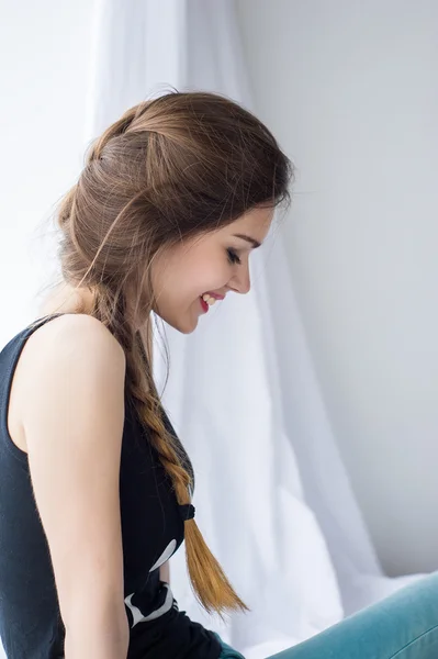 Güzel bir genç kızın portresi.