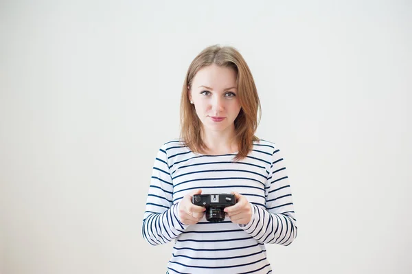 Lány a régi kamera — Stock Fotó