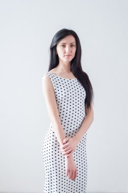 Genç kız güzel bir elbise