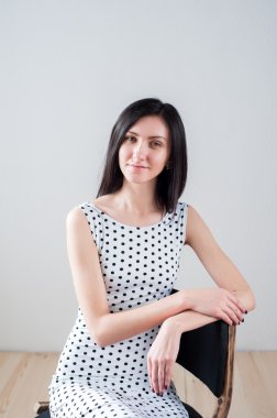 Genç kız güzel bir elbise